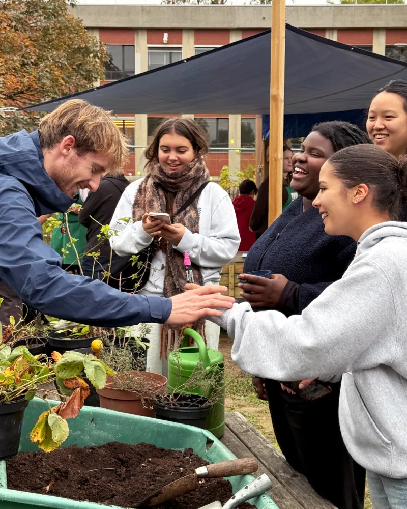 La Fête de la Courge : 130 visiteurs rassemblés par quatre Sections de la HELdB